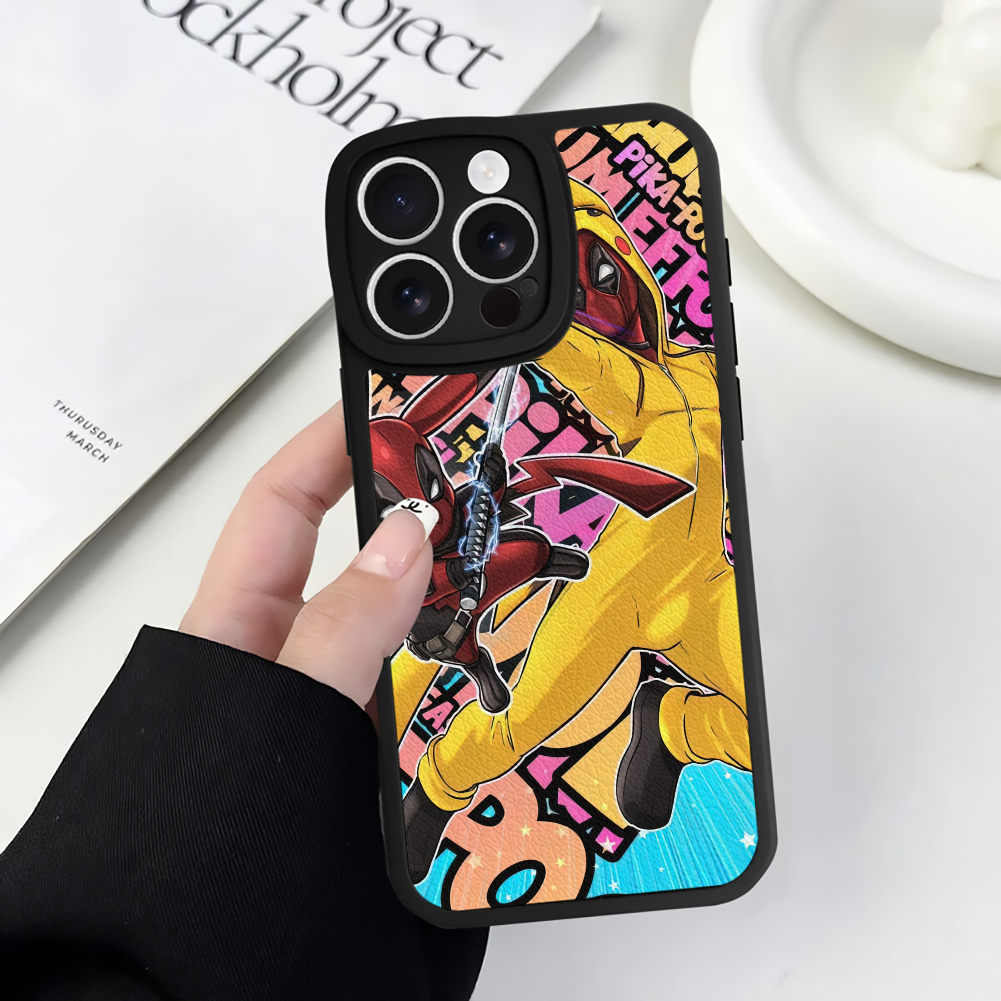 （画像用） Deadpool デッドプール 【iPhone 16シリーズ対応】シリコンスマホケース（レザー調） 材質：シリコン